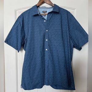 Men’s Van Heusen Blue Short Sleeve Button Up. Size XL.